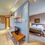 St Trifon Guests 3*