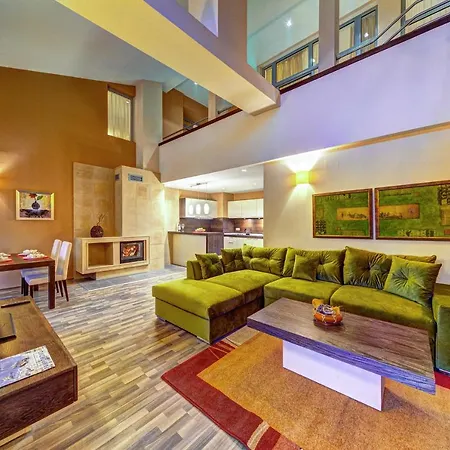 Aparthotel St Trifon Guests *