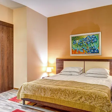 Aparthotel St Trifon Guests