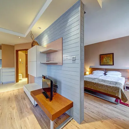 St Trifon Guests 3*